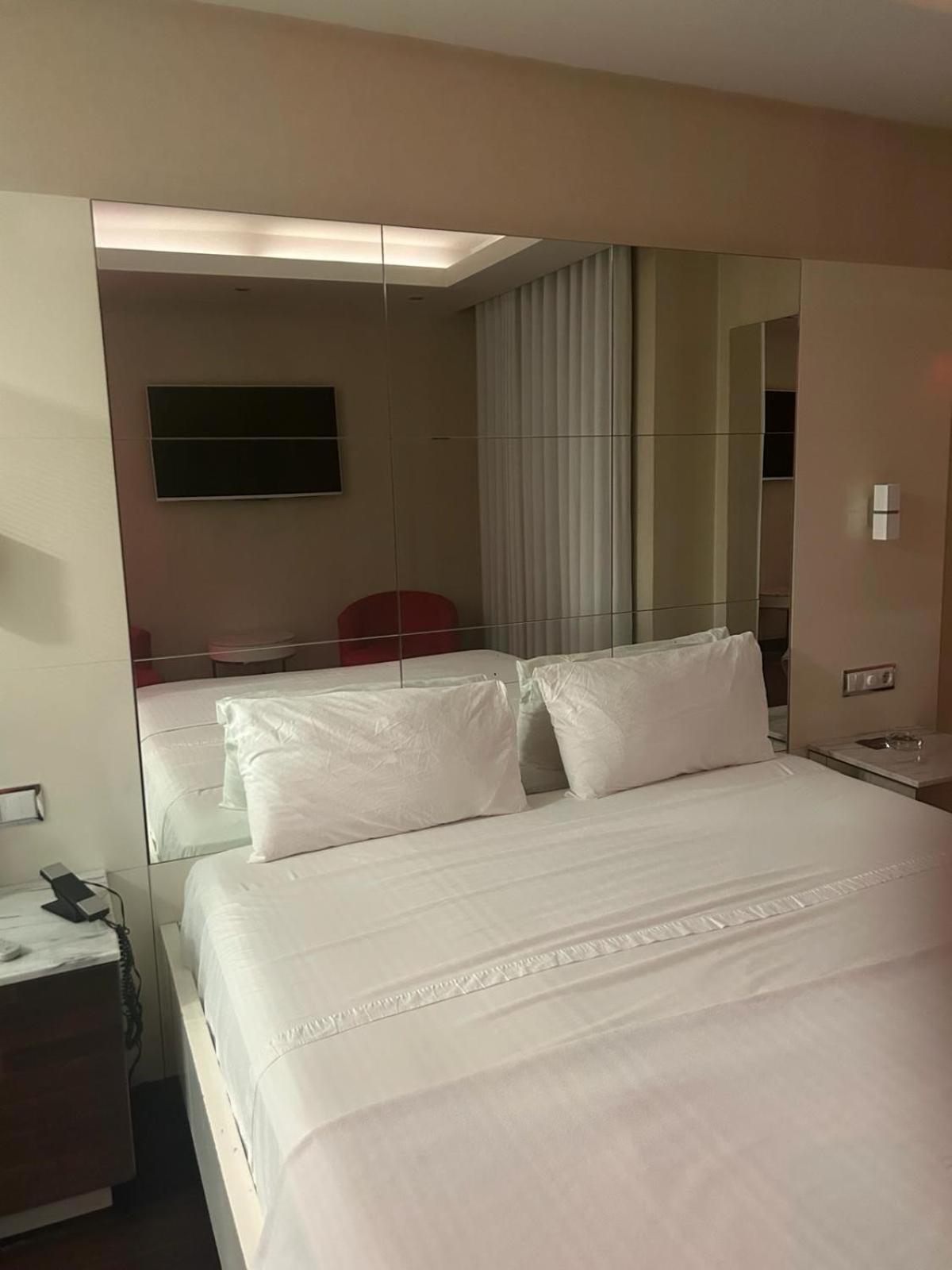 Motel Flamingo Perafita エクステリア 写真